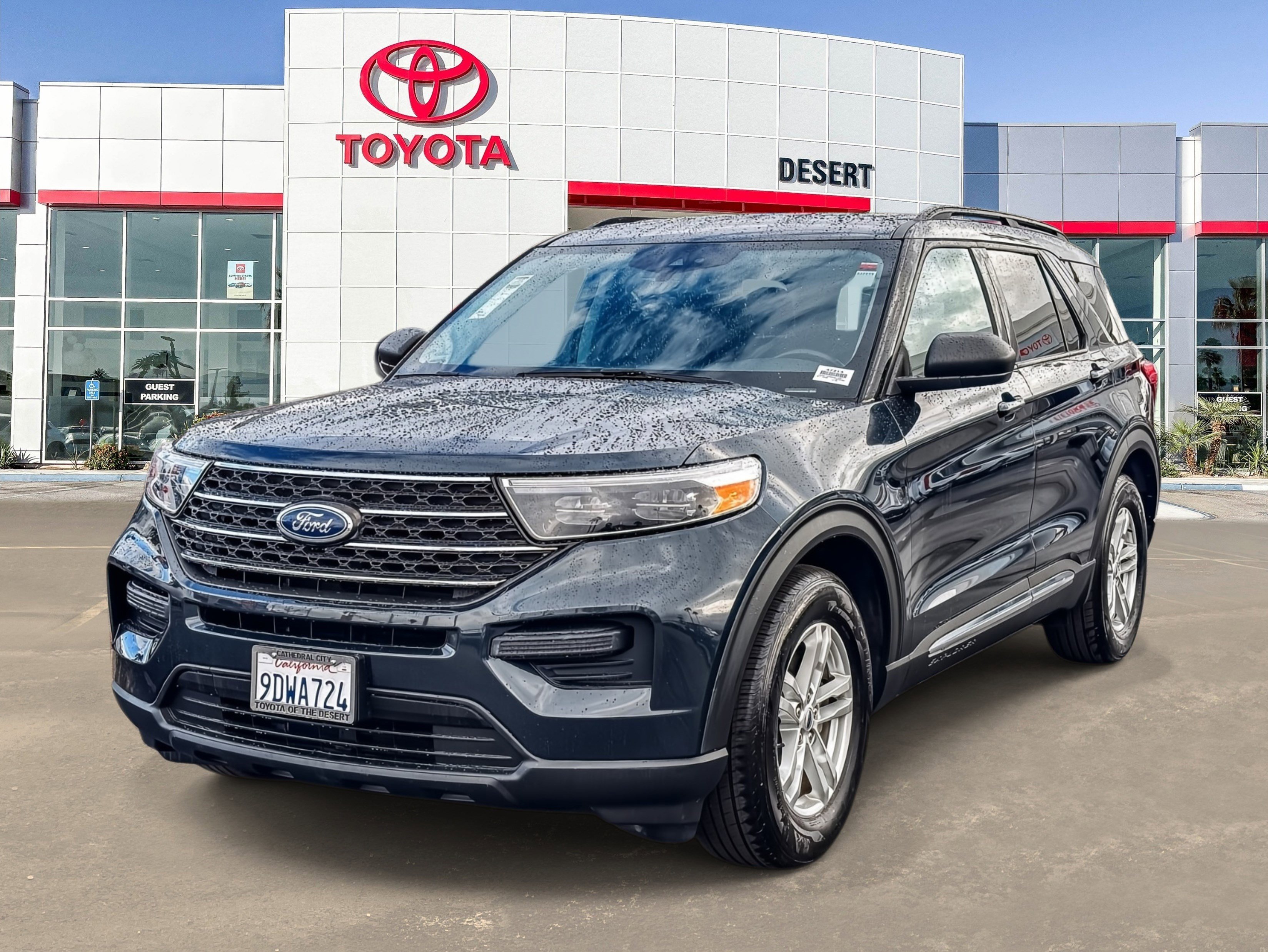 Used 2022 Ford Explorer XLT image 3