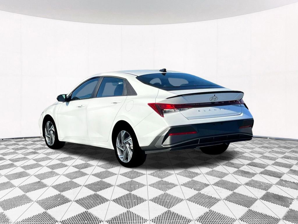 Used 2025 Hyundai Elantra Sport image 8