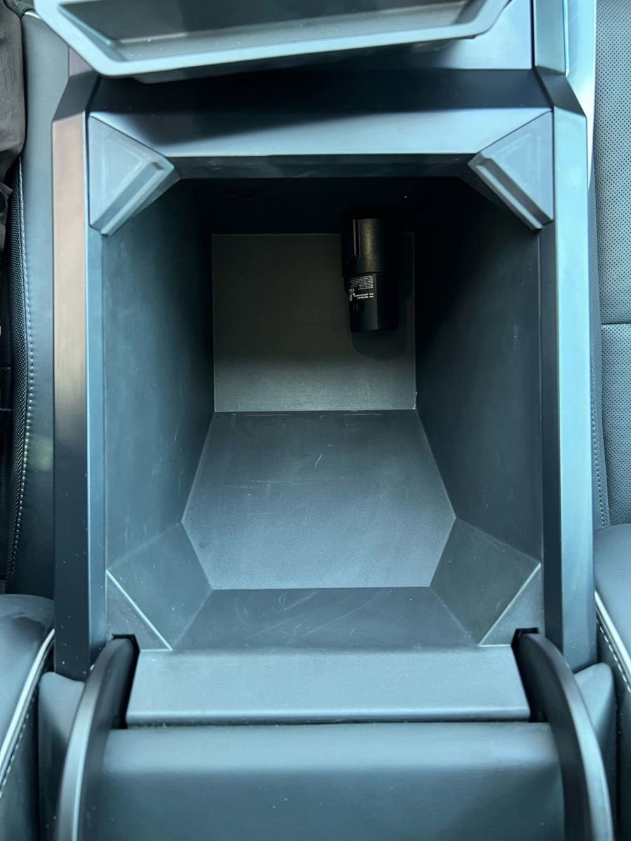 Used 2024 Tesla Cybertruck AWD Crew Cab image 43