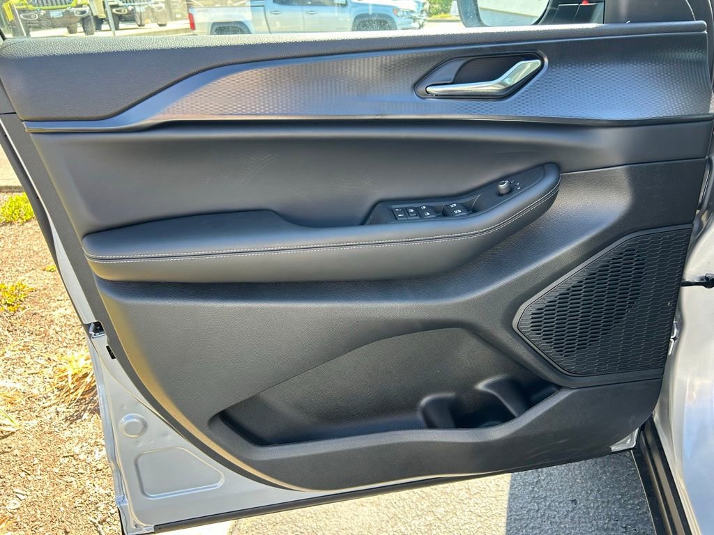 New 2025 Jeep Grand Cherokee Laredo X image 9