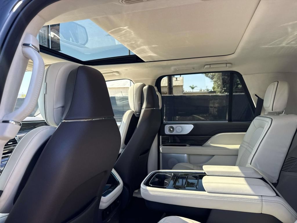 Certified 2022 Lincoln Navigator Black Label AWD/4WD image 12
