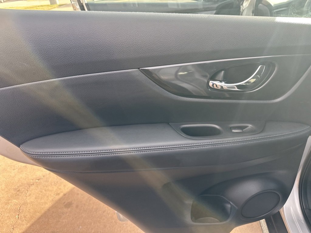 Used 2017 Nissan Rogue S image 20