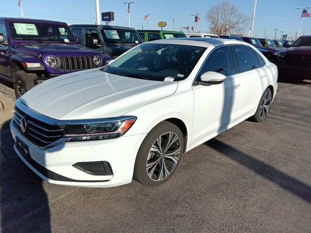 Used 2021 Volkswagen Passat 2.0T SE image 2
