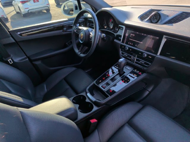 Used 2022 Porsche Macan S AWD/4WD image 30