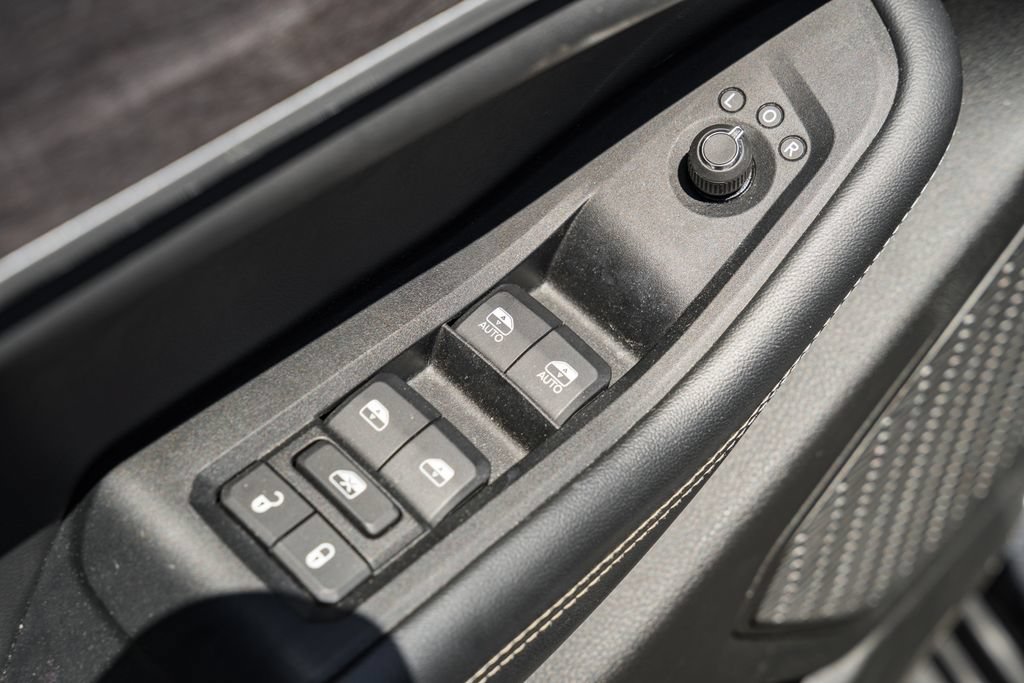 Used 2023 Jeep Grand Cherokee Limited AWD/4WD image 41