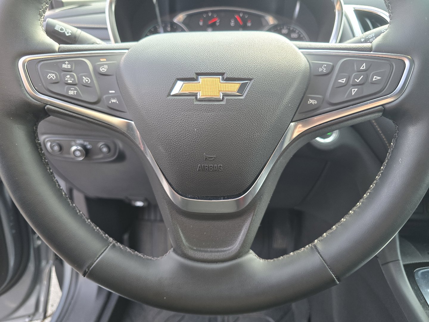 Used 2024 Chevrolet Equinox Premier image 31