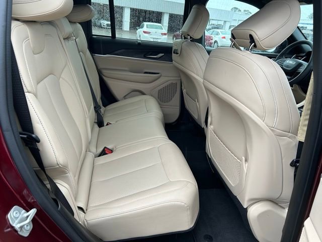 Used 2024 Jeep Grand Cherokee Limited w/ Luxury Tech Group II image 17