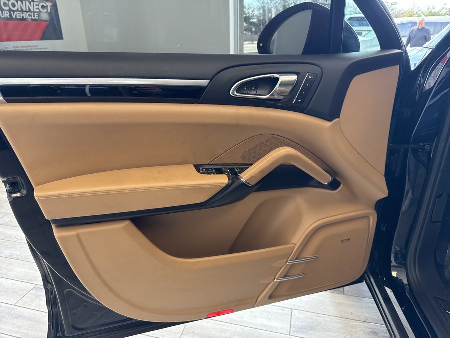 Used 2018 Porsche Cayenne Platinum Edition AWD/4WD image 12