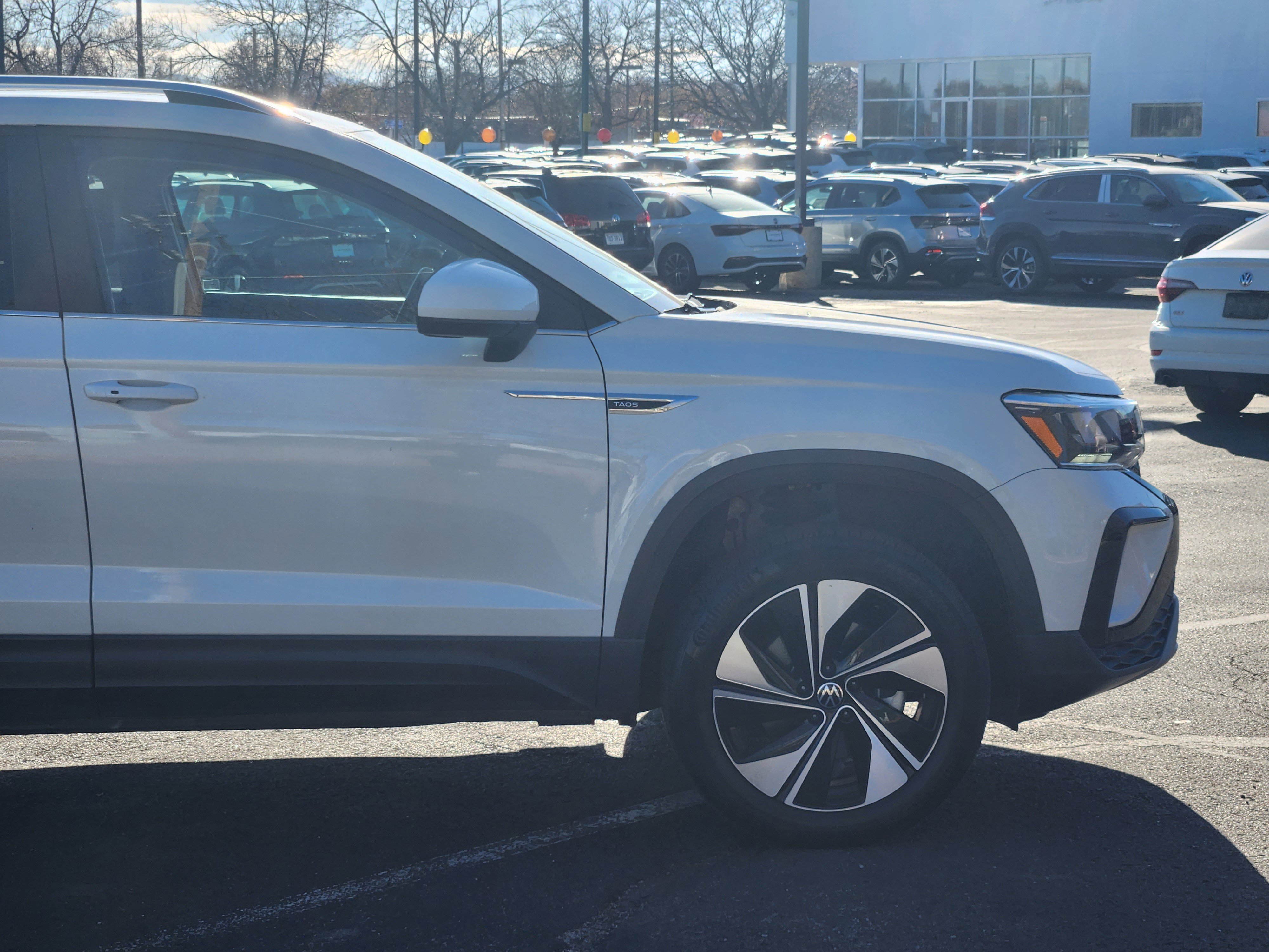 Certified 2023 Volkswagen Taos SE w/ Panoramic Sunroof Package image 7