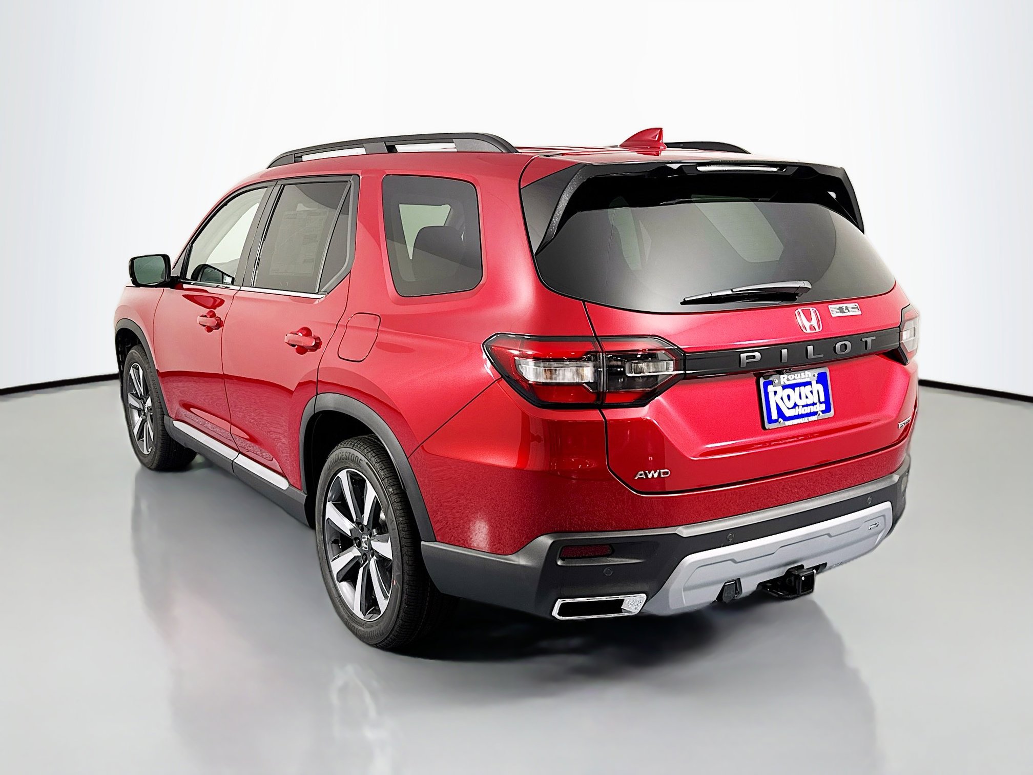 New 2025 Honda Pilot Touring image 7