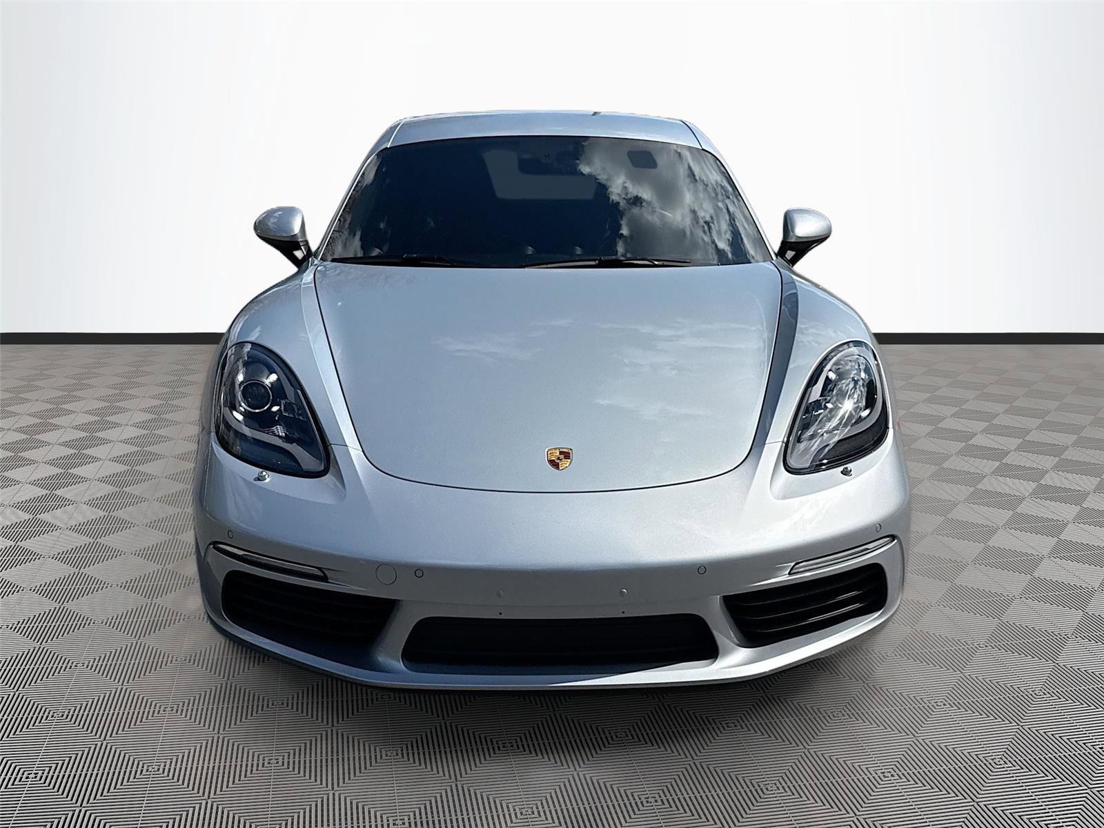 Used 2021 Porsche 718 Cayman RWD image 2