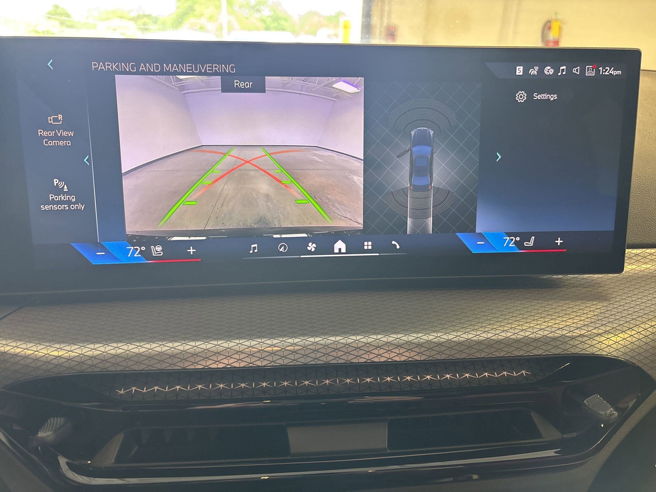 Used 2025 BMW 330i Sedan w/ M Sport Package image 34