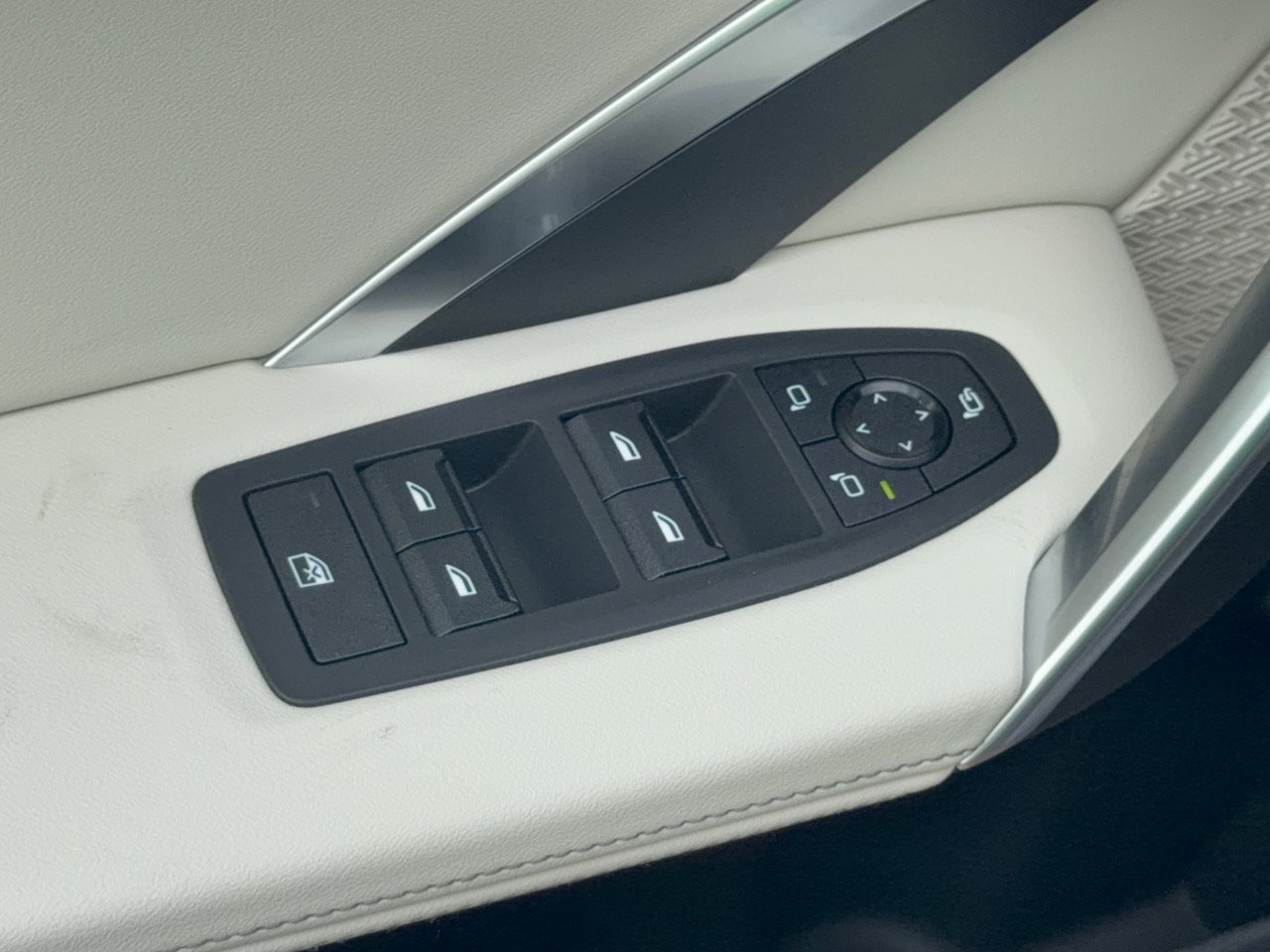 New 2027 BMW X1 xDrive28i AWD/4WD image 15