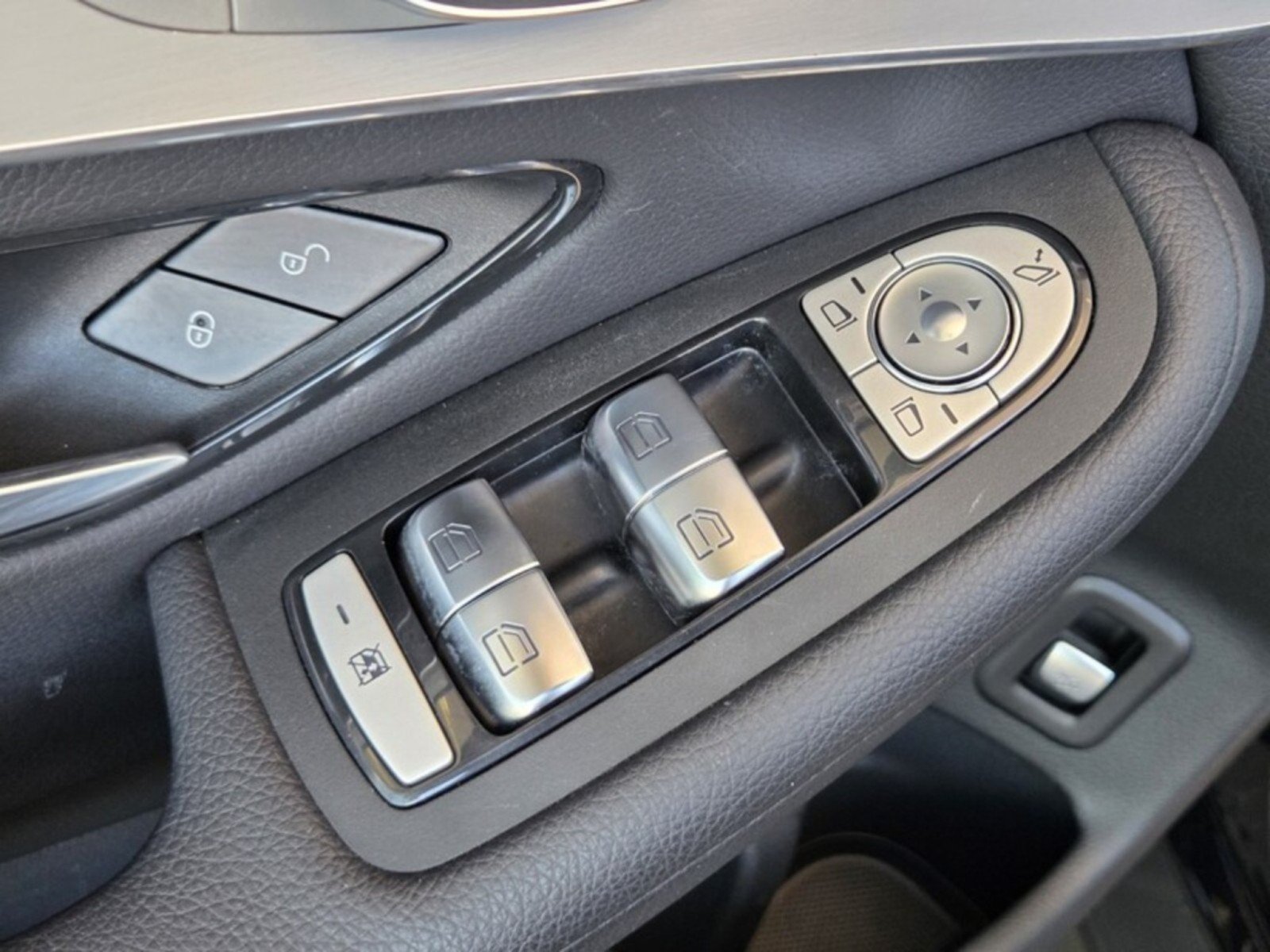 Used 2021 Mercedes-Benz GLC 300 4MATIC image 23
