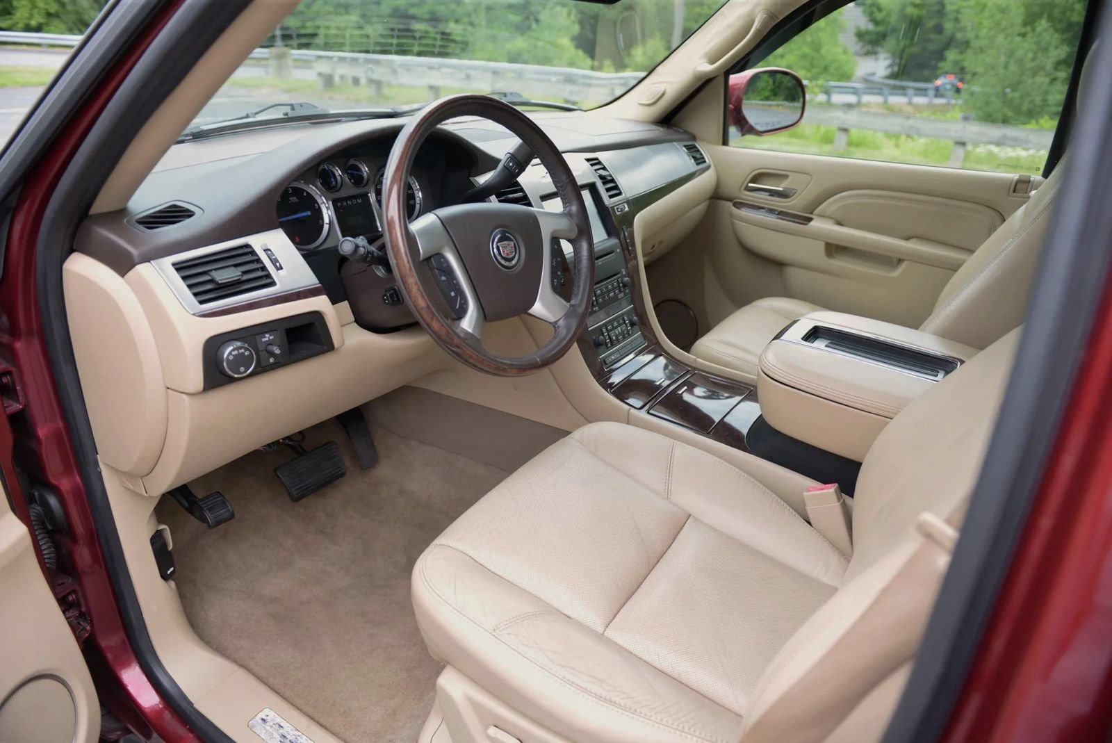Used 2010 Cadillac Escalade Luxury AWD/4WD image 68