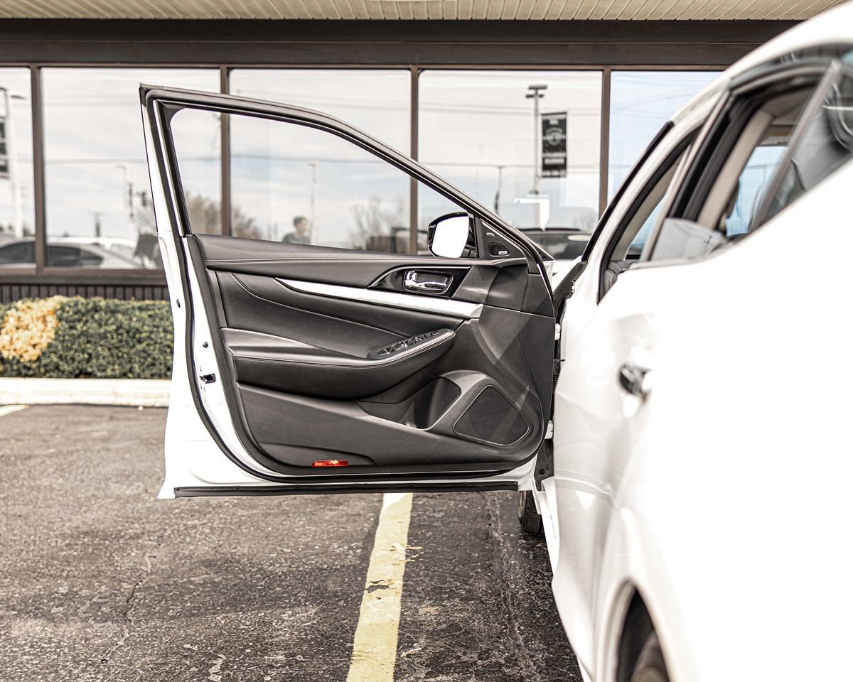 Used 2023 Nissan Maxima SL FWD image 31