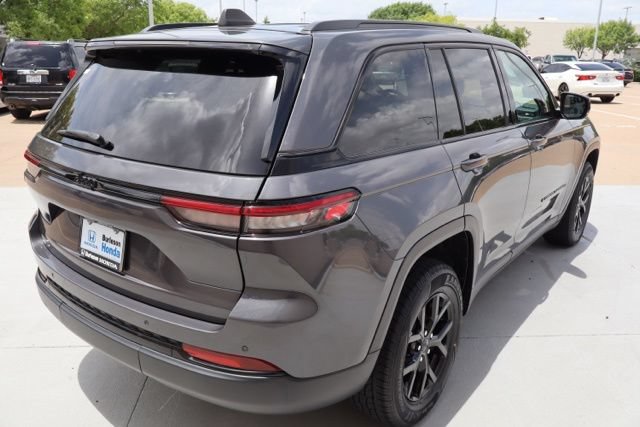 Used 2024 Jeep Grand Cherokee Altitude RWD image 6