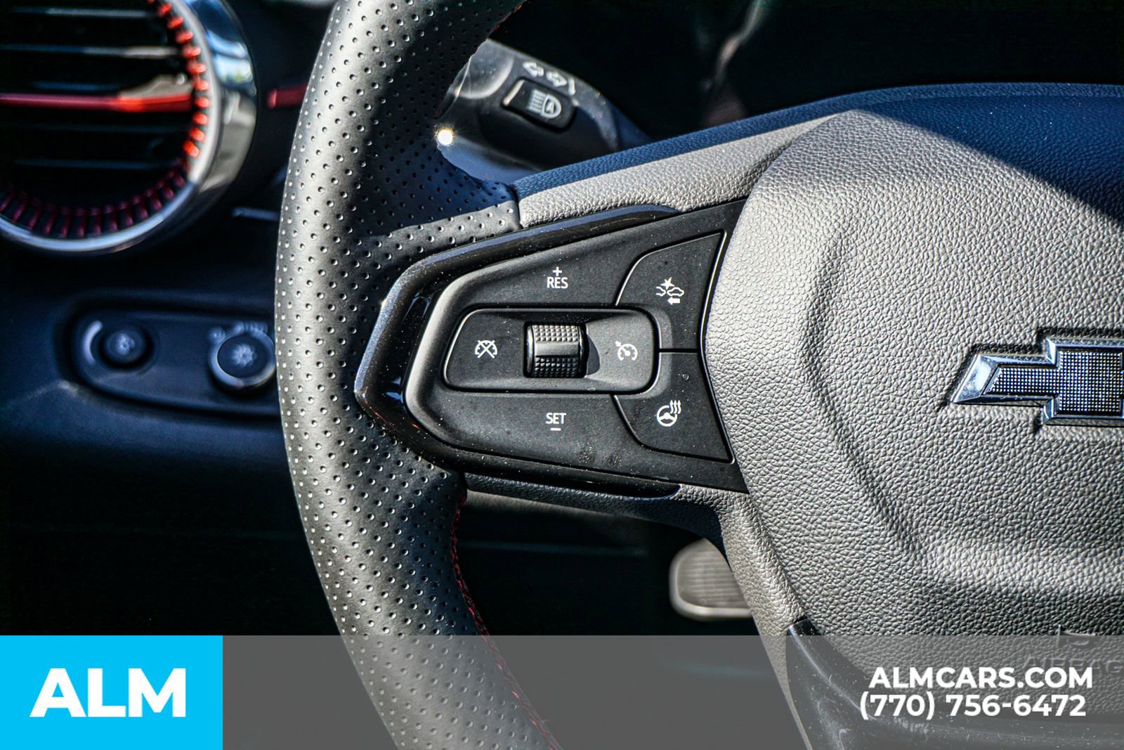 Used 2025 Chevrolet Trax RS FWD image 32