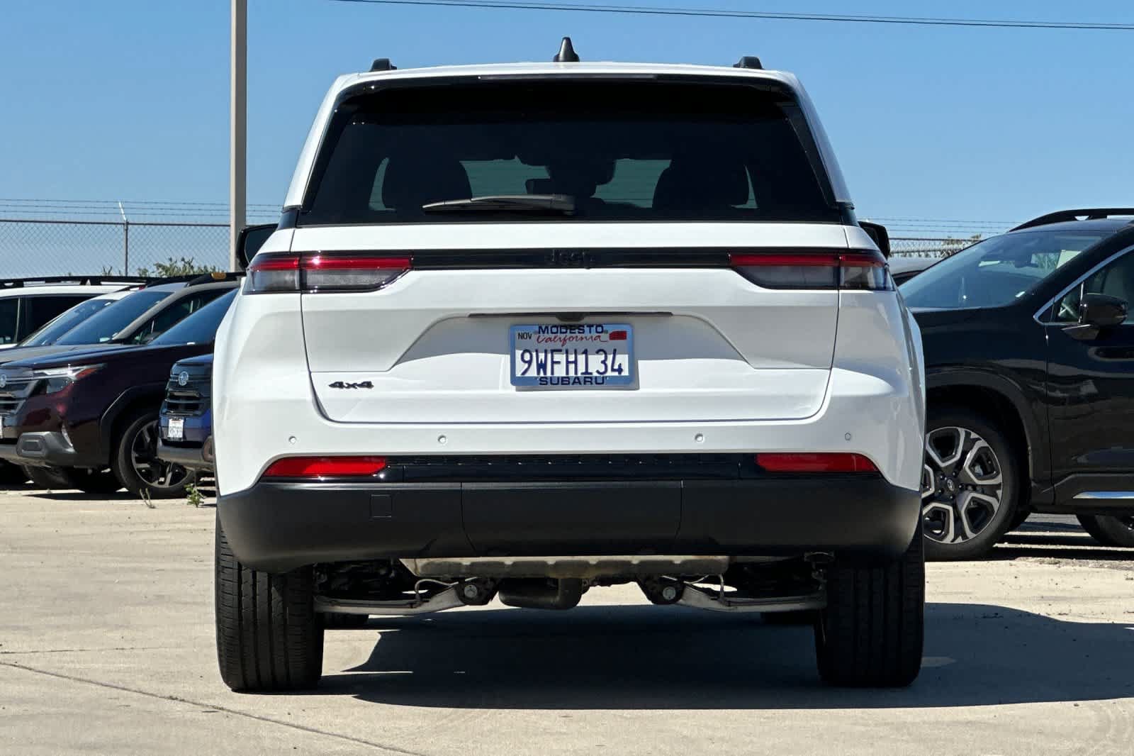 Used 2025 Jeep Grand Cherokee Altitude AWD/4WD image 4