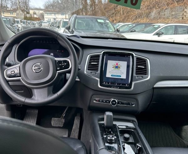 Used 2023 Volvo XC90 B5 Core w/ Protection Package Premier image 5