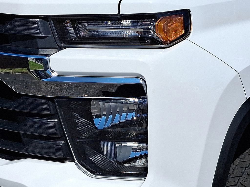 Used 2024 Chevrolet Silverado 3500 LT w/ Convenience Package image 9