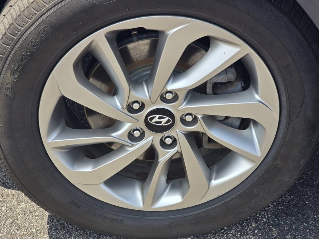 Used 2018 Hyundai Tucson SE w/ Cargo Package AWD/4WD image 7