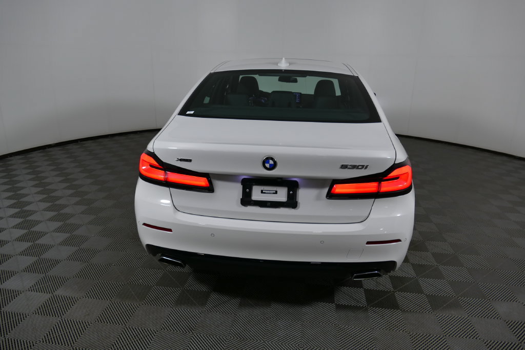 Used 2023 BMW 530i xDrive w/ Premium Package AWD/4WD image 4
