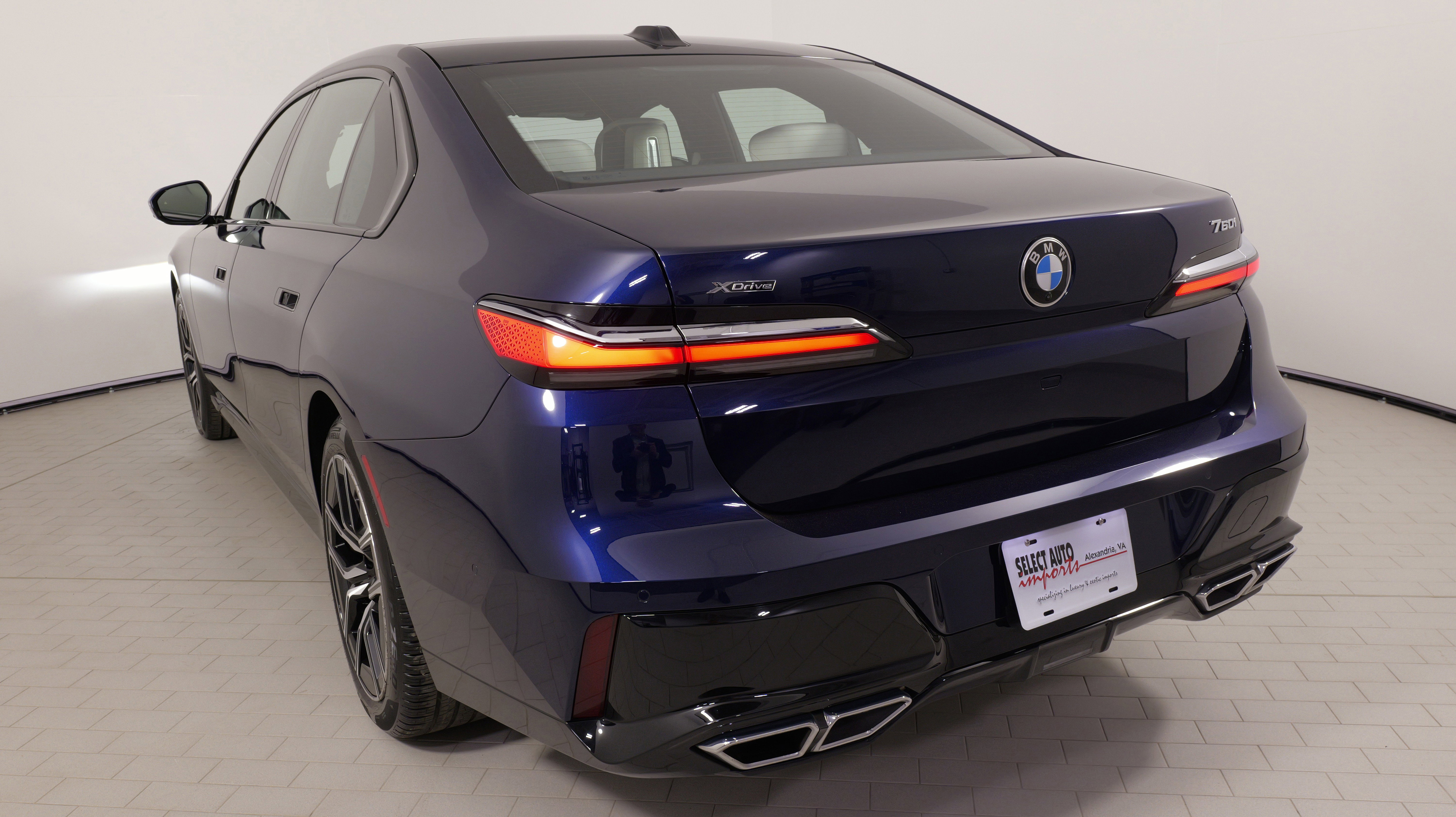 Used 2023 BMW 760i xDrive image 11