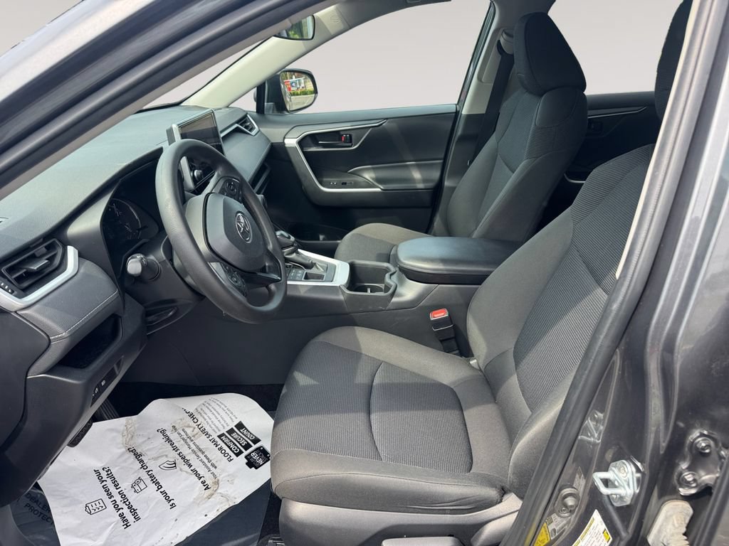 Used 2024 Toyota RAV4 LE AWD/4WD image 9