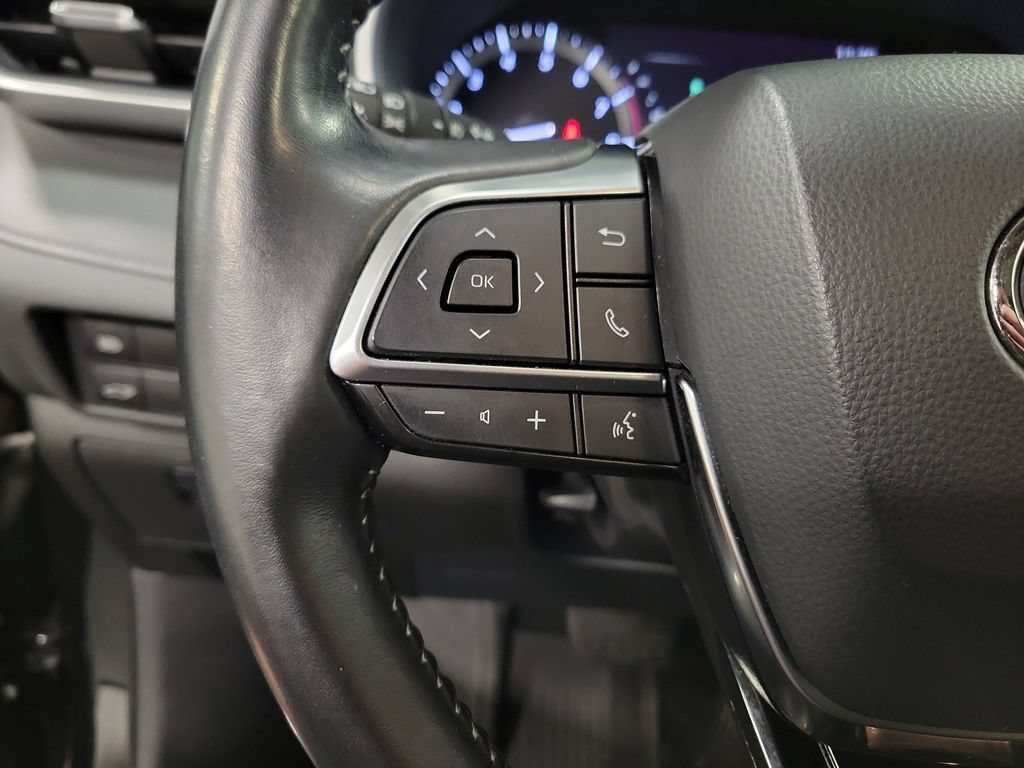 Used 2020 Toyota Highlander XLE FWD image 26