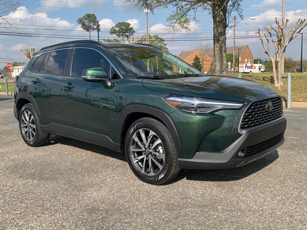 Used 2023 Toyota Corolla Cross XLE w/ Convenience Package image 1