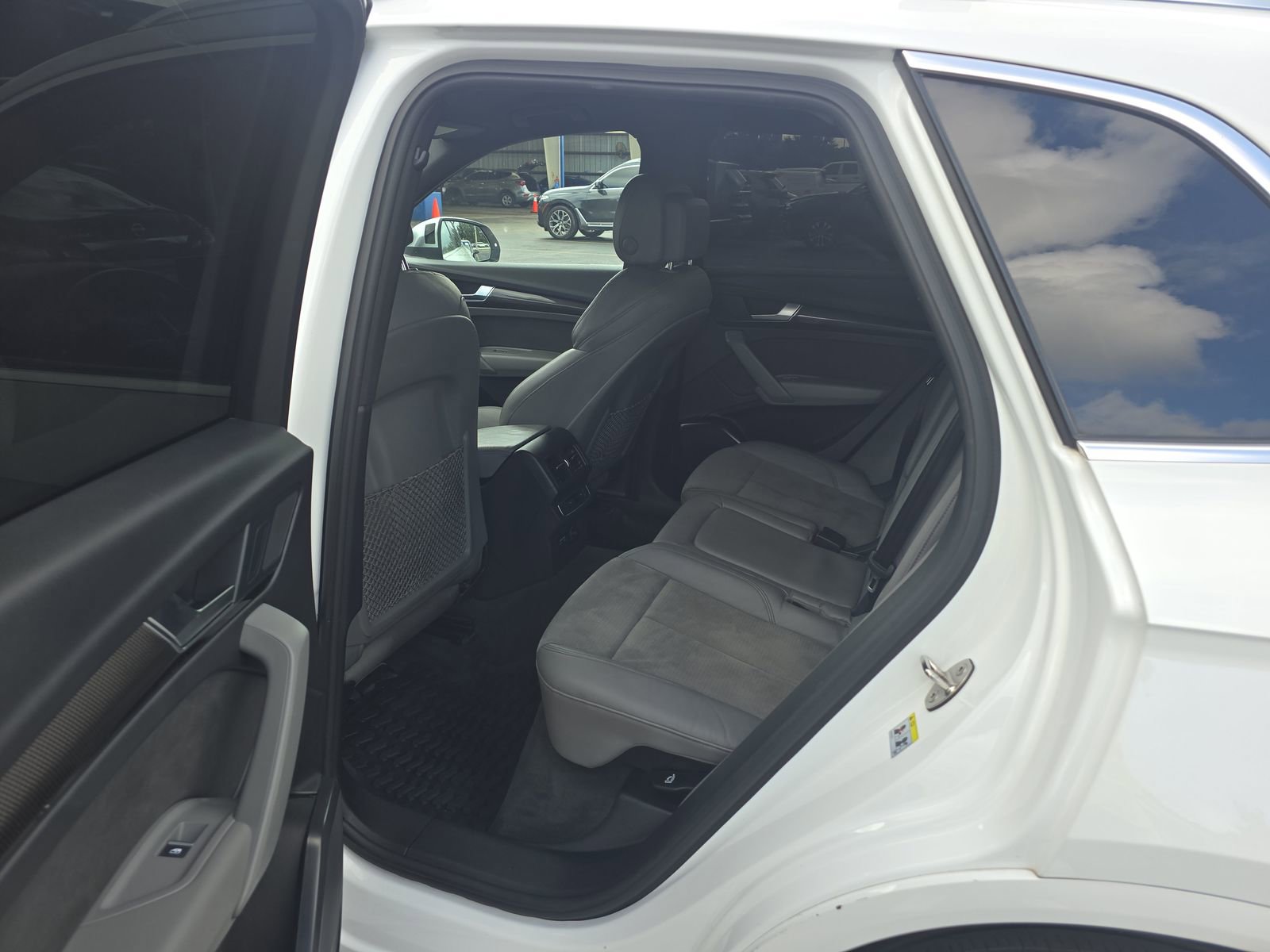 Used 2022 Audi SQ5 Premium w/ Convenience Package image 13