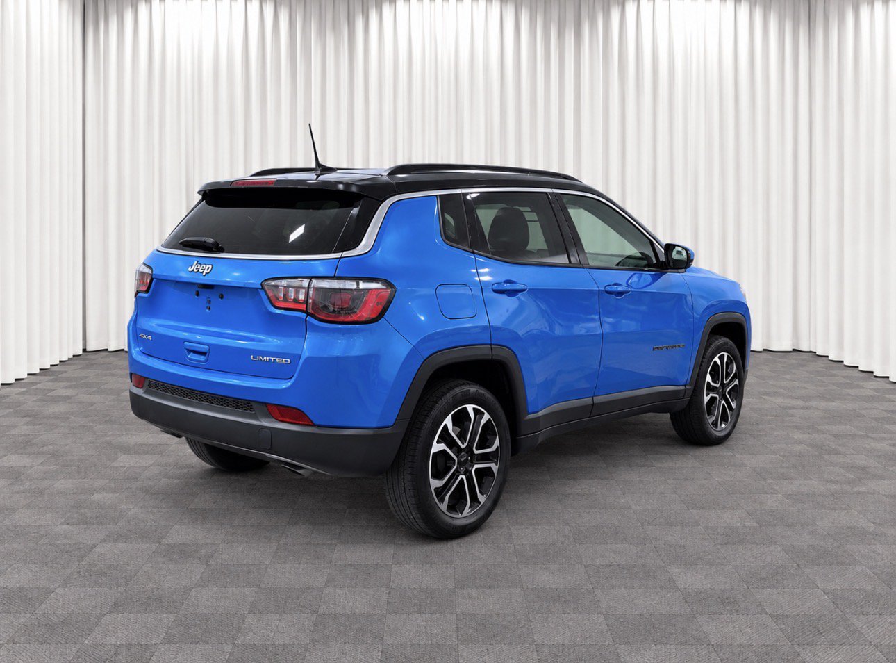 Used 2023 Jeep Compass Limited AWD/4WD image 3