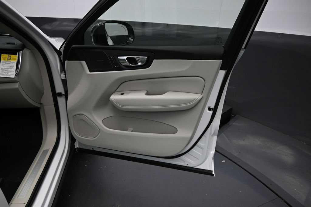 New 2026 Volvo XC60 T8 Ultra w/ Climate Package AWD/4WD image 17