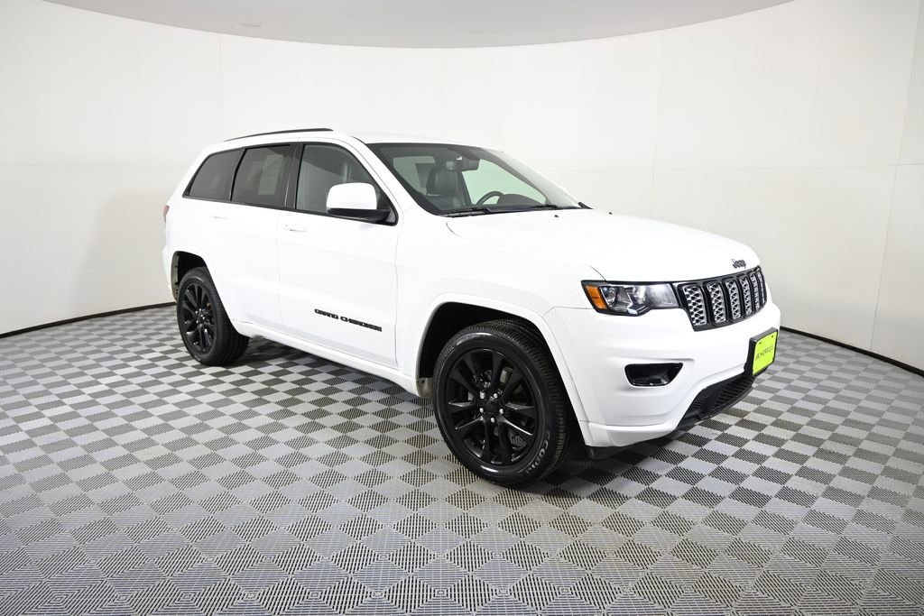 Used 2020 Jeep Grand Cherokee Altitude AWD/4WD image 9