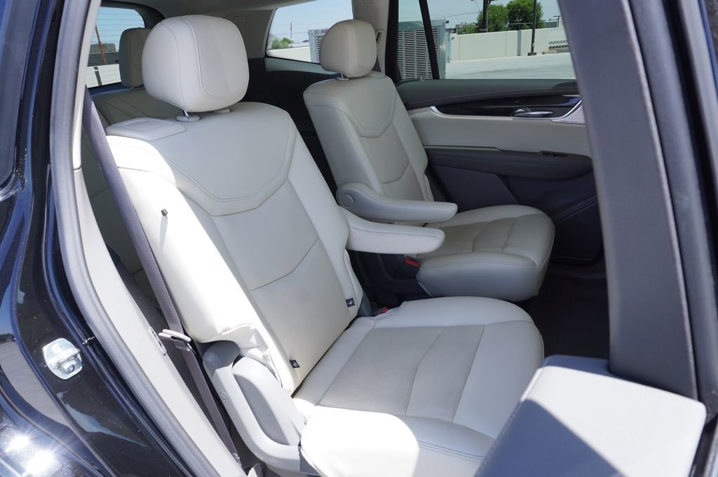 Certified 2025 Cadillac XT6 Premium Luxury AWD/4WD image 9