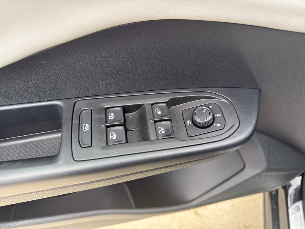 Used 2026 Volkswagen Taos SE FWD image 10
