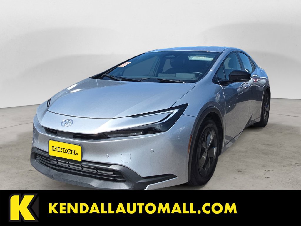 Used 2025 Toyota Prius LE FWD image 1