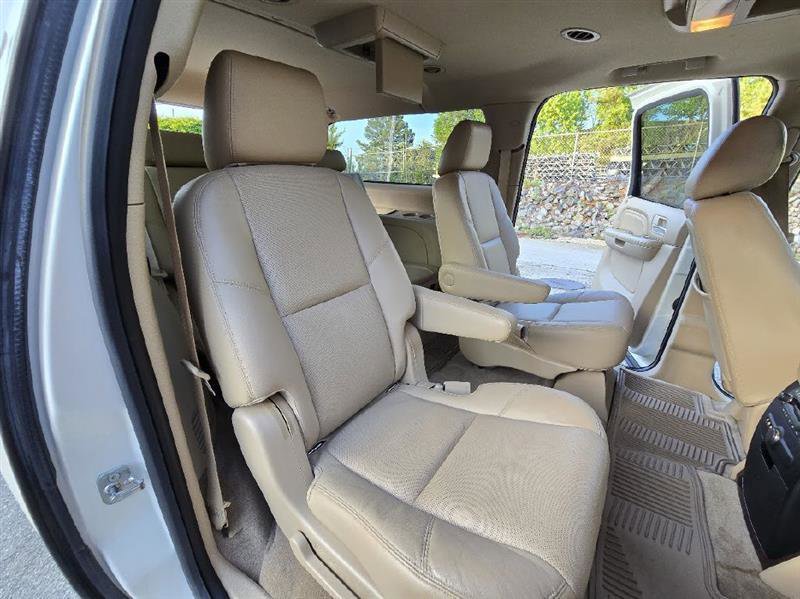 Used 2013 Cadillac Escalade ESV Luxury RWD image 27