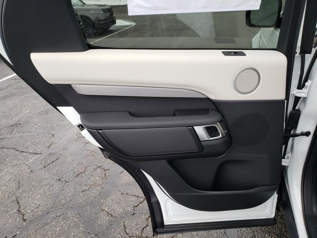 New 2026 Land Rover Discovery Limited Edition image 12
