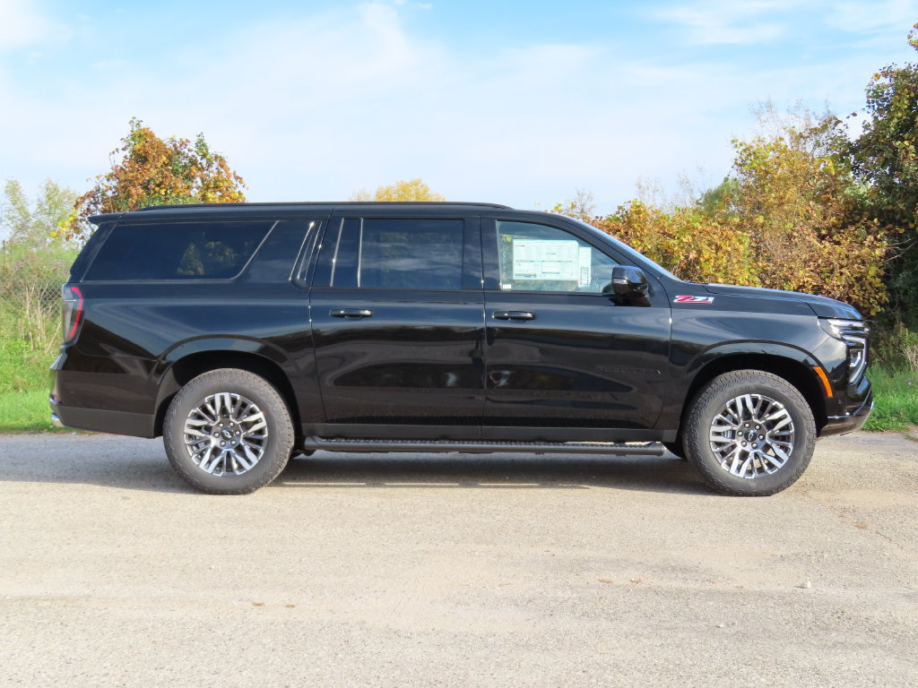 New 2027 Chevrolet Suburban Z71 w/ Z71 Off-Road Package AWD/4WD image 2