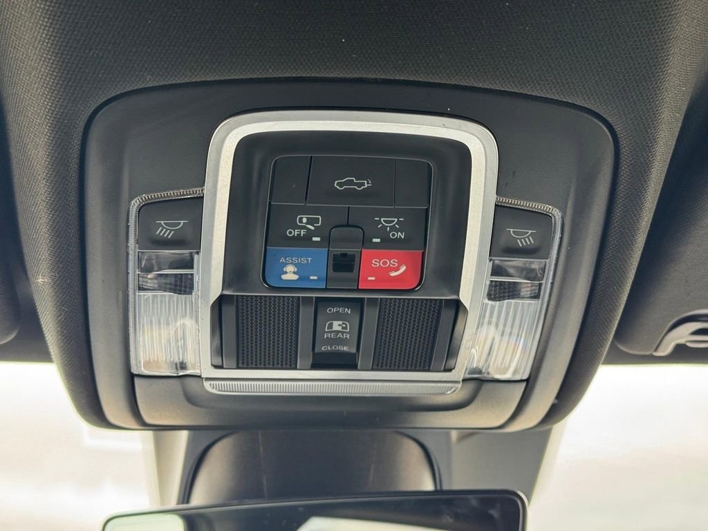 Used 2022 RAM 1500 Laramie AWD/4WD image 17