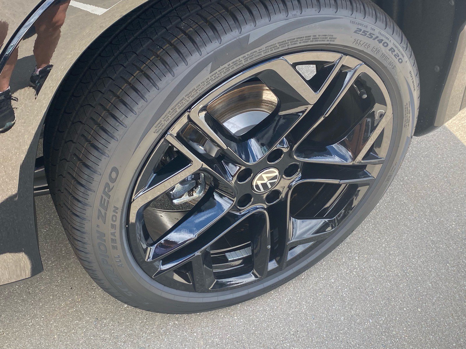 New 2026 Volkswagen Tiguan SE R-Line FWD image 12