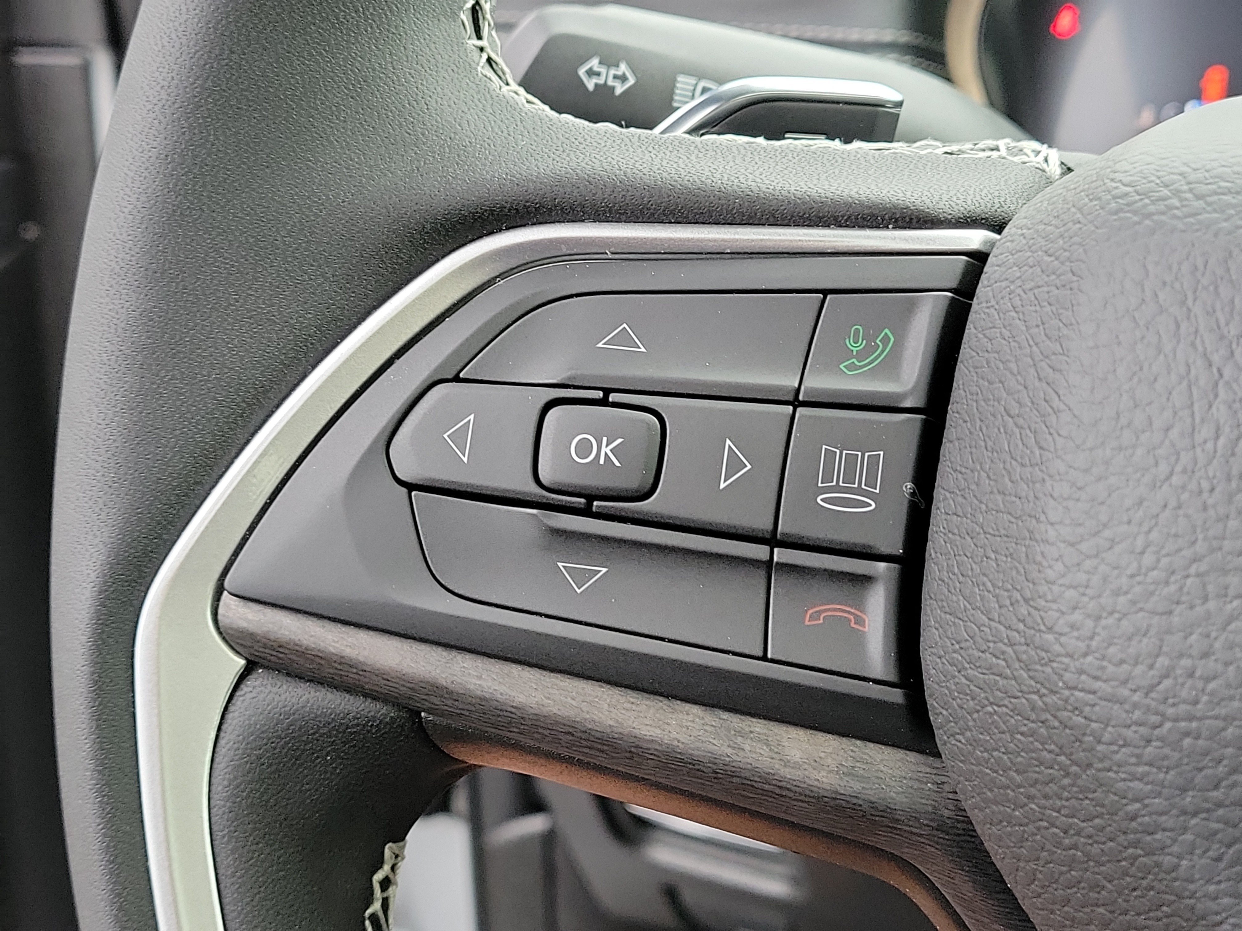 Used 2025 Jeep Grand Cherokee Limited RWD image 30