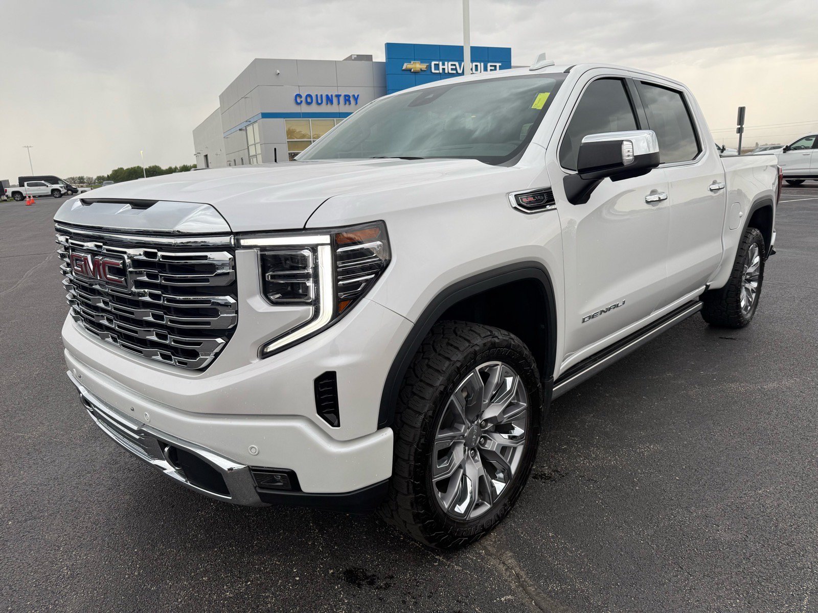 Used 2025 GMC Sierra 1500 Denali w/ Denali Reserve Package AWD/4WD image 9