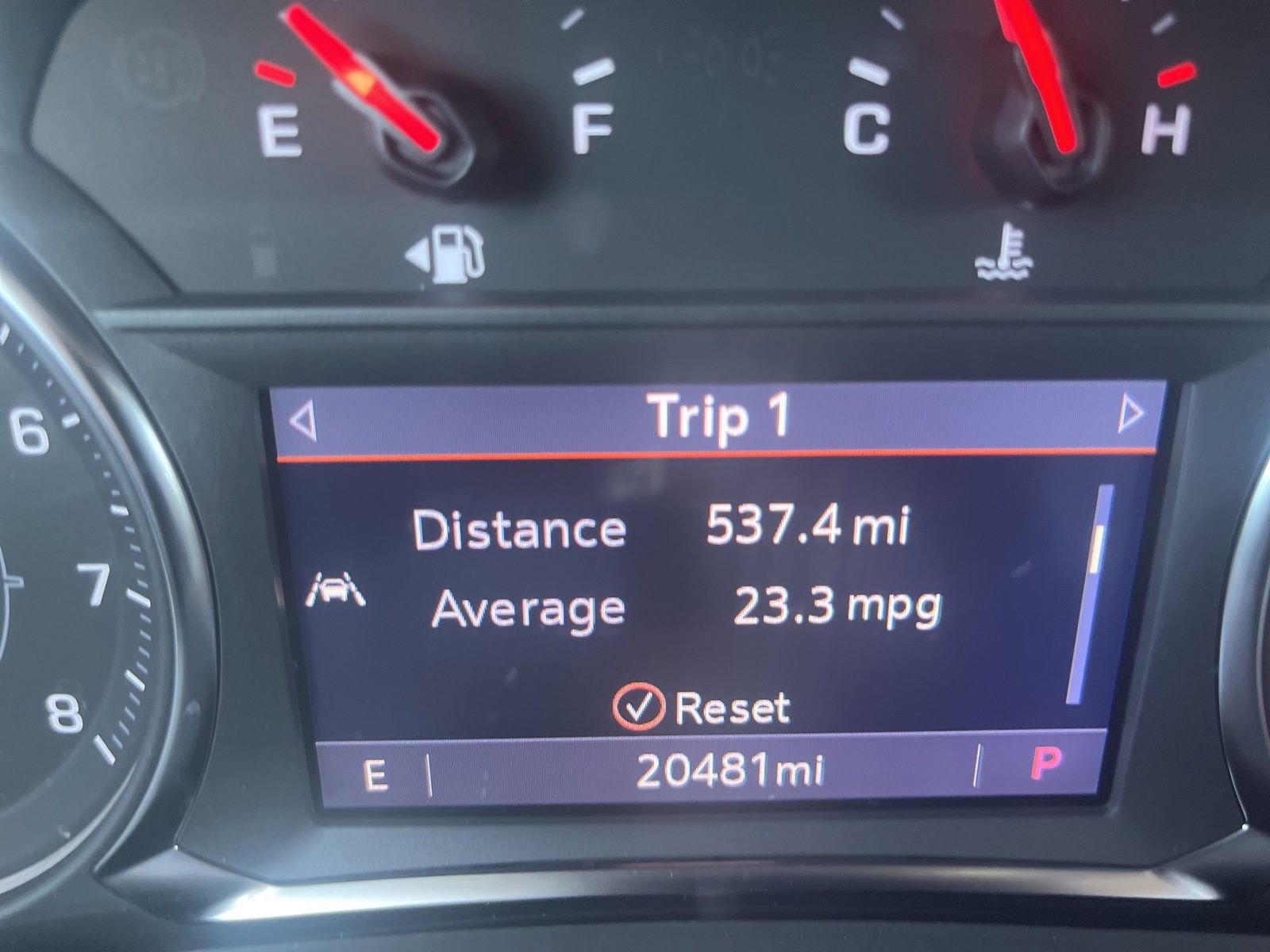 Used 2024 GMC Terrain SLT w/ Tech Package image 13