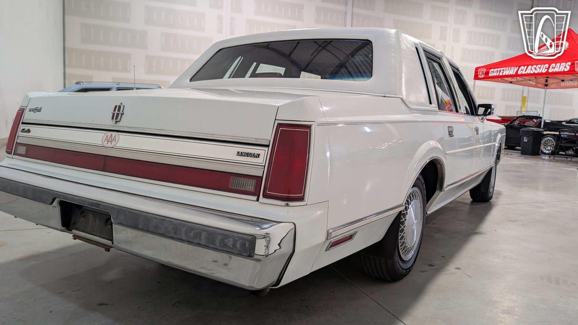 Used 1988 Lincoln Town Car RWD image 12