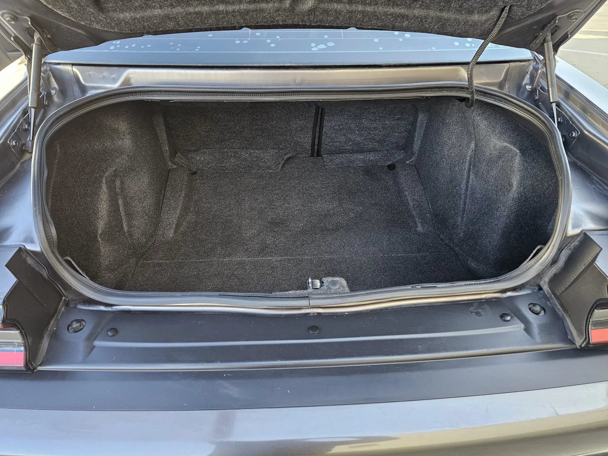 Used 2018 Dodge Challenger SXT RWD image 12