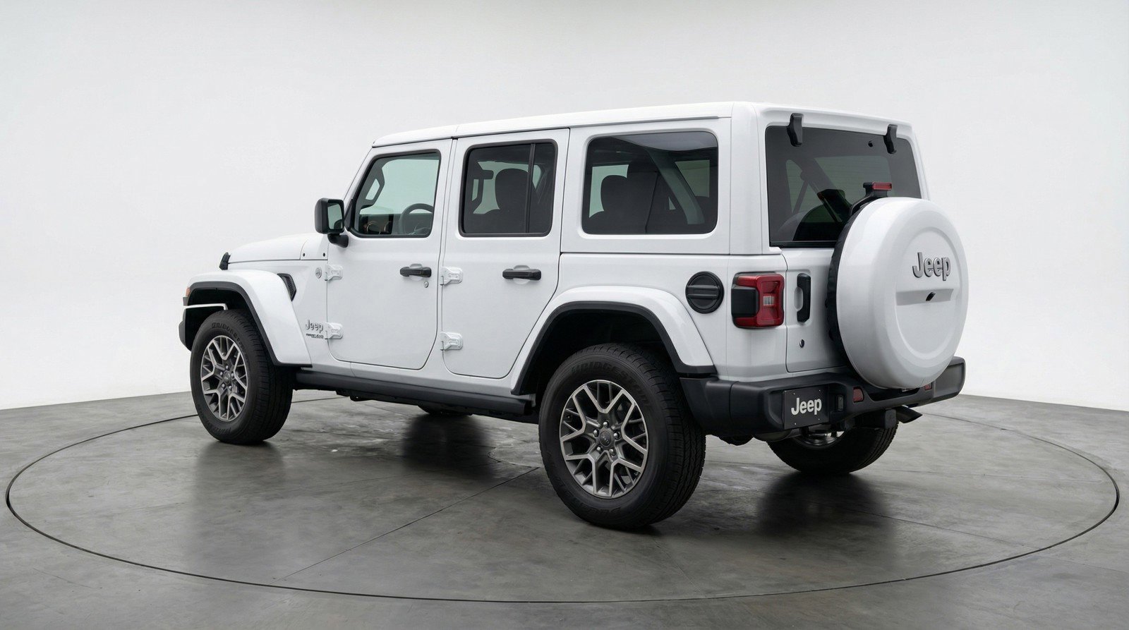 Used 2025 Jeep Wrangler Sahara AWD/4WD image 6