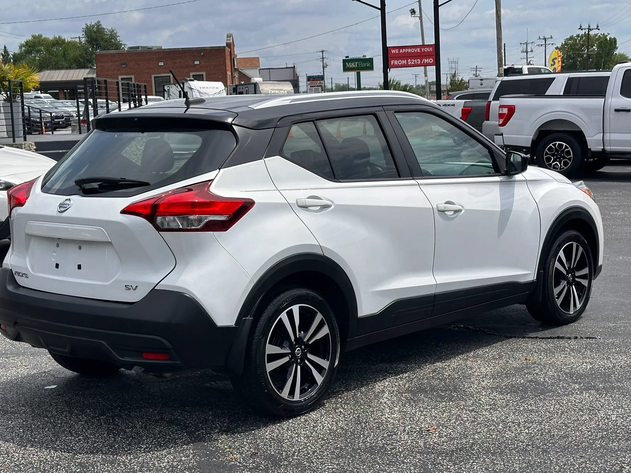 Used 2018 Nissan Kicks SV FWD image 6